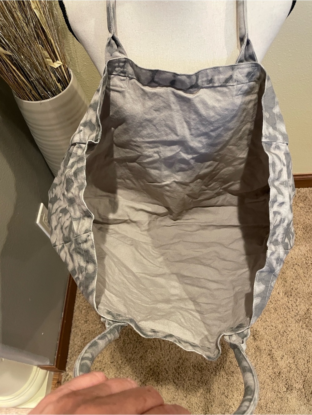 ALO Yoga Tie Dye Gray Shopper Oversized Beach Tote Bag Gray & Black - Picture 8 of 9